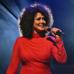Belinda Davids e l'Orchestra Sinfonica di Sanremo rendono omaggio a Whitney Houston nel concerto del 10 agosto all'Alfano Belinda Davids e l'Orchestra Sinfonica di Sanremo rendono omaggio a Whitney Houston nel concerto del 10 agosto all'Alfano
