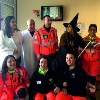 Dopo quella di sabato scorso a Sanremo ieri la Befana è arrivata anche in Pediatria ad Imperia Dopo quella di sabato scorso a Sanremo ieri la Befana è arrivata anche in Pediatria ad Imperia
