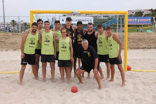Beach Handball. La Pallamano Ventimiglia protagonista nel torneo vicino Saint Tropez con Senior e Junior: &quot;Siamo soddisfatti&quot;