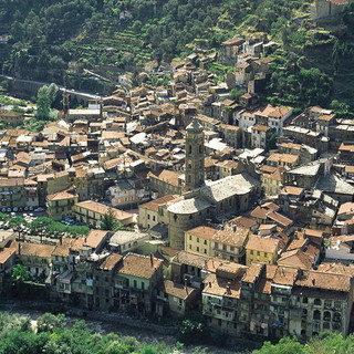 Badalucco: approvato il bando di gara per l'alienazione dell'immobile vicino alla torretta dell'ex asilo Badalucco: approvato il bando di gara per l'alienazione dell'immobile vicino alla torretta dell'ex asilo