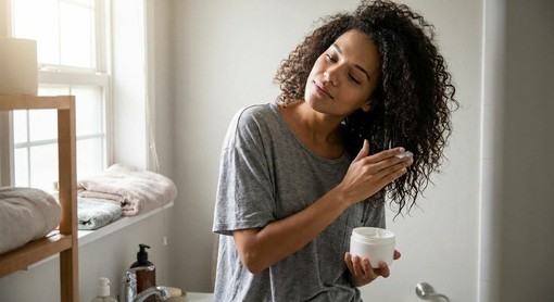 Balsamo capelli ricci: idratazione e definizione senza peso Balsamo capelli ricci: idratazione e definizione senza peso