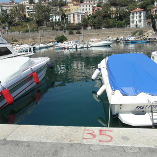 Bordighera: furto di motori fuoribordo al porto, fondamentali le telecamere. Un furgone è stato ripreso?