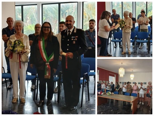 Sventa ripetuti tentativi di truffa, Bordighera consegna una targa a Gabriella Allara (Foto) Sventa ripetuti tentativi di truffa, Bordighera consegna una targa a Gabriella Allara (Foto)