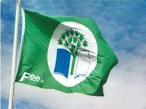 Vallecrosia: domani la consegna di due 'Bandiere verdi' della Fee al Comune Vallecrosia: domani la consegna di due 'Bandiere verdi' della Fee al Comune