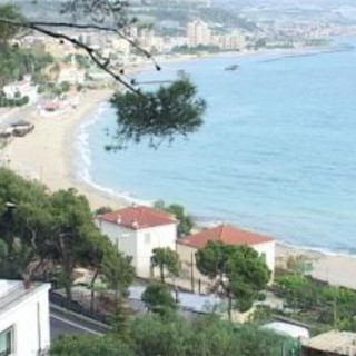 Sanremo: sosta selvaggia sul lungomare di Bussana, la mail del nostro lettore Maurizio Sanremo: sosta selvaggia sul lungomare di Bussana, la mail del nostro lettore Maurizio