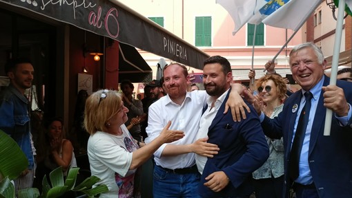 Ventimiglia: l'abbraccio tra Di Muro e Sismondini, Panarello (Udc) &quot;Il bel volto della politica&quot;