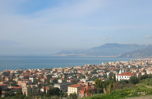 Bordighera: al via con successo questa mattina la 2a edizione della manifestazione 'Vigne Ville e Giardini' Bordighera: al via con successo questa mattina la 2a edizione della manifestazione 'Vigne Ville e Giardini'