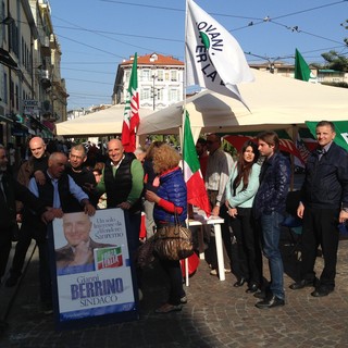 Banchetto Forza Italia: la soddisfazione del coordinamento cittadino per l'affluenza di ieri Banchetto Forza Italia: la soddisfazione del coordinamento cittadino per l'affluenza di ieri
