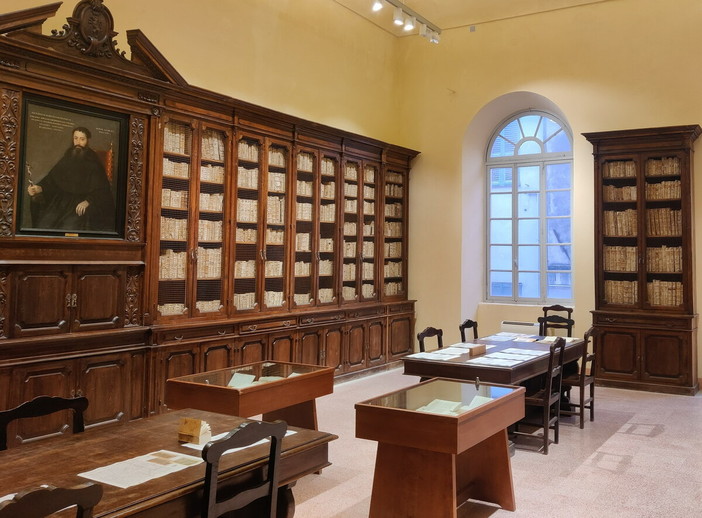Ventimiglia Alta, il Fondo Antico della Biblioteca Aprosiana apre di sera per l'Agosto Medievale il 7 e 8 agosto Ventimiglia Alta, il Fondo Antico della Biblioteca Aprosiana apre di sera per l'Agosto Medievale il 7 e 8 agosto