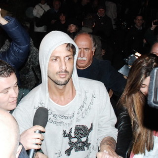 Sanremo: in piazza Bresca arrivano Belen e Corona ed è delirio di fotografi e fans