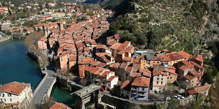 In attesa che venerdì il Tribunale Amministrativo di Nizza si pronunci, la questione “divieto ai TIR” lungo la Valle Roya diventa politica In attesa che venerdì il Tribunale Amministrativo di Nizza si pronunci, la questione “divieto ai TIR” lungo la Valle Roya diventa politica