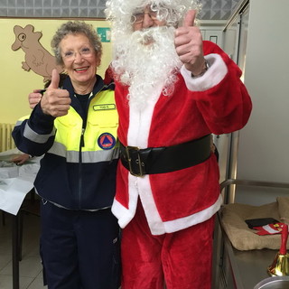 Cervo: la Protezione Civile ha portato Babbo Natale ai bambini della Materna e della Primaria (Foto) Cervo: la Protezione Civile ha portato Babbo Natale ai bambini della Materna e della Primaria (Foto)