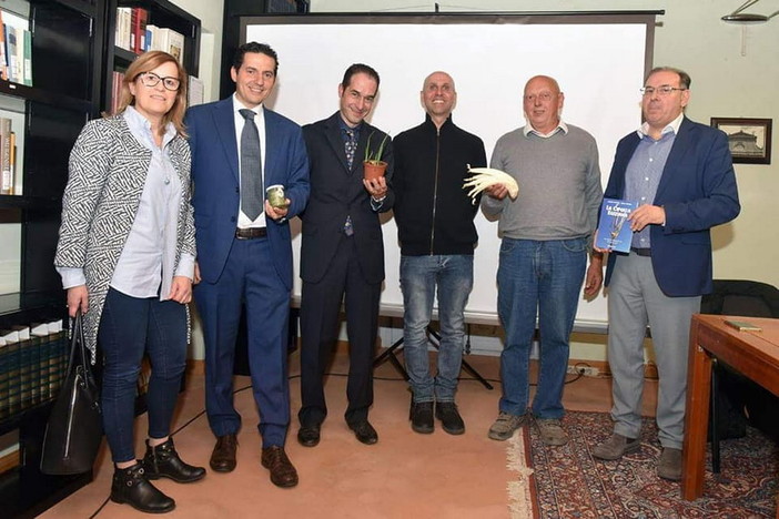 Castelnuovo Belbo: il 'Biodiversità Tour' di Marco Damele ha promosso l’agricoltura conservativa del ponente ligure e la focaccia dolce alla cipolla egiziana Castelnuovo Belbo: il 'Biodiversità Tour' di Marco Damele ha promosso l’agricoltura conservativa del ponente ligure e la focaccia dolce alla cipolla egiziana