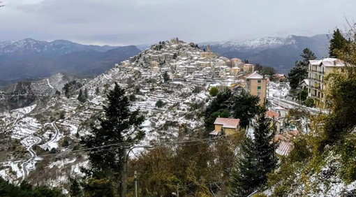 Bajardo oggi pomeriggio (Foto di Alfonsina Vesco) Bajardo oggi pomeriggio (Foto di Alfonsina Vesco)