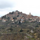 Bajardo scommette sul turismo sostenibile: il Comune aderisce al progetto “Attorno ai Castellari”