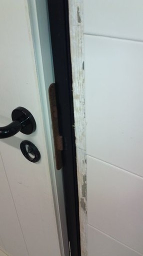 Bordighera: ecco le condizioni dei bagni della piscina comunale, due bagni chiusi e uno inagibile Bordighera: ecco le condizioni dei bagni della piscina comunale, due bagni chiusi e uno inagibile