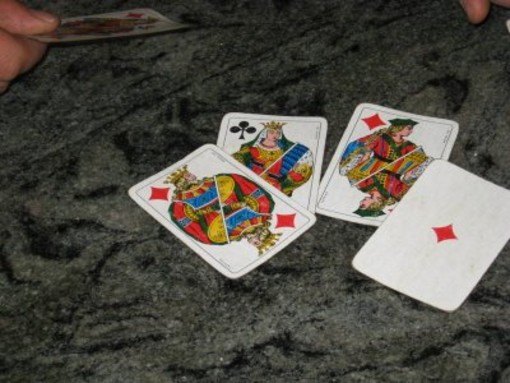 Dolceacqua: domani sera un Torneo di Belotta a favore delle popolazioni terremotate dell'Emilia