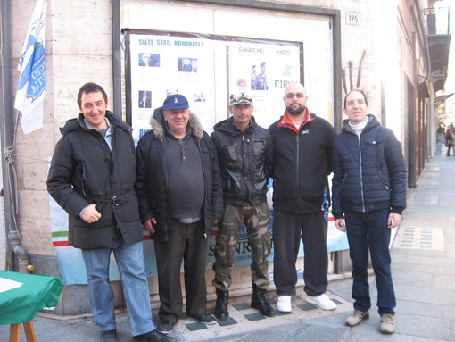 Sanremo: buona partecipazione dei cittadini al banchetto di Legio Matutia per i 'Marò' in india
