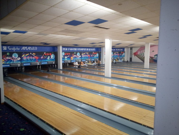 Diano Marina, con la zona bianca riapre il bowling: il più grande parco divertimenti permanente del ponente ligure Diano Marina, con la zona bianca riapre il bowling: il più grande parco divertimenti permanente del ponente ligure