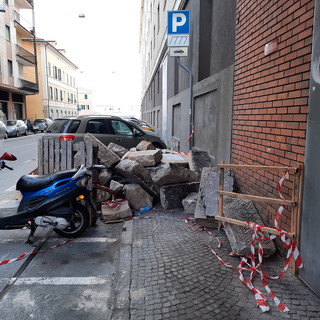 Imperia: 'basole' abbandonate in via Schiva dopo la posa della fibra, il Pd "Si intervenga prima di problemi" Imperia: 'basole' abbandonate in via Schiva dopo la posa della fibra, il Pd "Si intervenga prima di problemi"