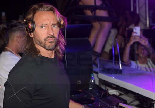 Sanremo: Bob Sinclair ha fatto impazzire il 'Bay Club', una notte da sogno e grande musica (Foto)
