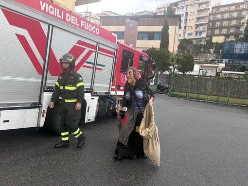 Sanremo: martedì prossimo la Befana dei Pompieri scenderà in piazza Colombo per la gioia dei bambini