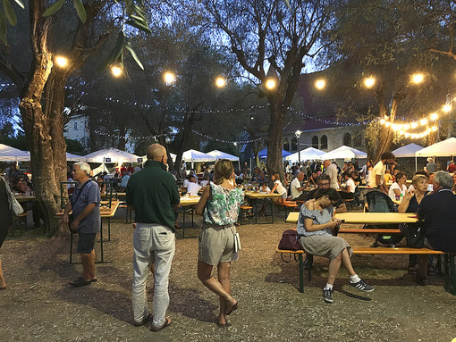 Tre serate dedicate alla birra artigianale, al gusto e alla musica dal vivo: a Bordighera torna BeerinBo'