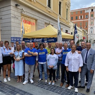 Le immagini dal banchetto di via Matteotti