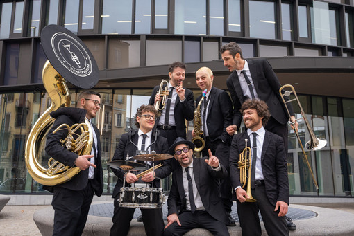 "Sanremo Christmas 2025 - Sound of Lights", Bandakadabra porta la sua fanfara urbana