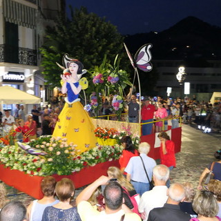 Ventimiglia: con una delle edizioni più riuscite, notevole successo per la 'Battaglia di fiori Kids' (foto)