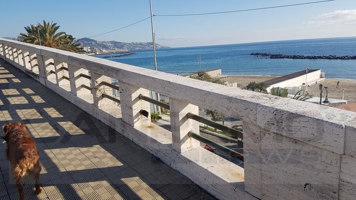 Sanremo: balaustra degradata e pericolosa tra corso Imperatrice e via Vittorio Emanuele (Foto) Sanremo: balaustra degradata e pericolosa tra corso Imperatrice e via Vittorio Emanuele (Foto)