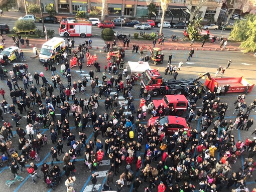 Le immagini della festa nella piazza del Comune Le immagini della festa nella piazza del Comune