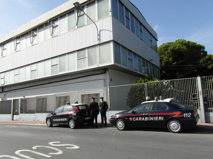 Cerca riparo all'ex Fassi di Vallecrosia: 'pizzicato' e denunciato 49 enne di Riva Ligure Cerca riparo all'ex Fassi di Vallecrosia: 'pizzicato' e denunciato 49 enne di Riva Ligure