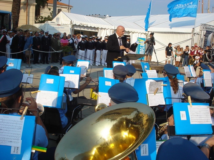 Grande ammirazione per la banda 'P. Anfossi' ieri all'inaugurazione delle 'Vele d'Epoca'