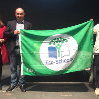 Con orto didattico e raccolta differenziata gli alunni di San Lorenzo al Mare ottengono la bandiera verde Con orto didattico e raccolta differenziata gli alunni di San Lorenzo al Mare ottengono la bandiera verde