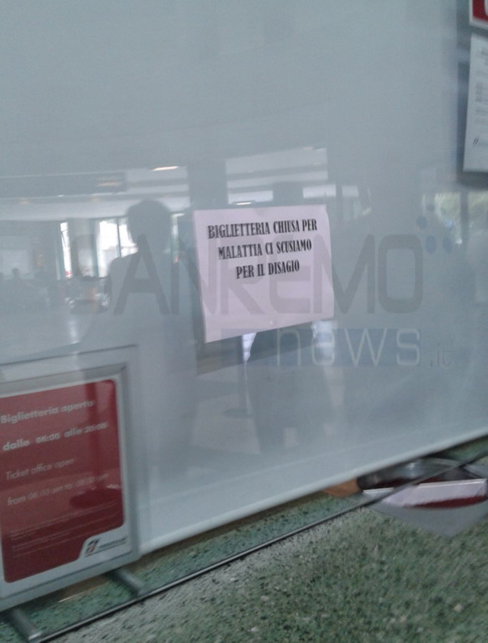 Sanremo: biglietteria chiusa stamattina alla stazione ferroviaria e problemi a quella automatica