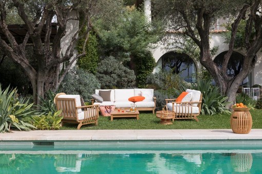 Benza srl: il tuo partner ideale per piscina, giardinaggio, arredo esterno e molto altro Benza srl: il tuo partner ideale per piscina, giardinaggio, arredo esterno e molto altro