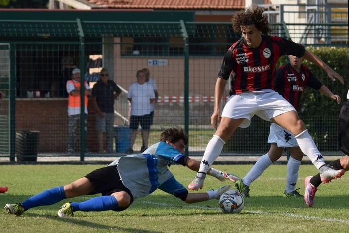 Besmir Balla, qua in azione con la maglia dell'Argentina Arma, potrebbe essere secondo indiscrezioni un nome nell'agenda della Sanremese