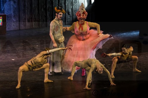 Sanremo: lo spettacolo della danza ieri sera sul palco del Teatro Ariston con 'Lo Schiaccianoci'