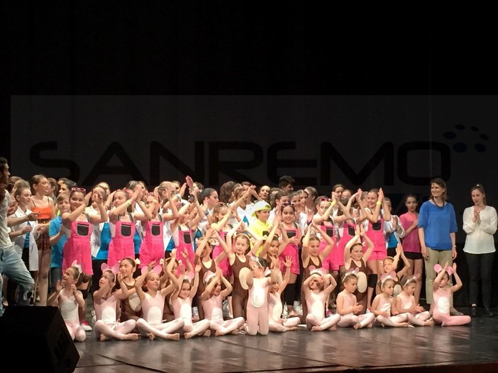 Ventimiglia: domenica scorsa con il Lions Club al Teatro Comunale l'appuntamento con 'Ballando per la vita' Ventimiglia: domenica scorsa con il Lions Club al Teatro Comunale l'appuntamento con 'Ballando per la vita'