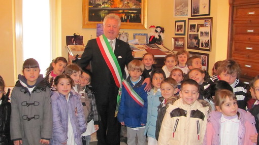 Ventimiglia: eletto quest'anno il Sindaco più giovane, Alessandro Bosio di 6 anni Ventimiglia: eletto quest'anno il Sindaco più giovane, Alessandro Bosio di 6 anni