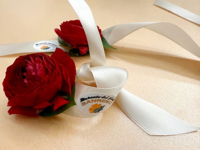 Il braccialetto che il Comune donerà alle donne all'Ariston e alle giornaliste della sala stampa