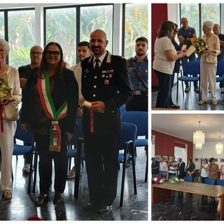 Sventa ripetuti tentativi di truffa, Bordighera consegna una targa a Gabriella Allara (Foto) Sventa ripetuti tentativi di truffa, Bordighera consegna una targa a Gabriella Allara (Foto)