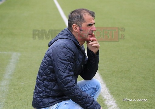 Nella foto mister Ambesi, allenatore del Bordighera Sant'Ampelio