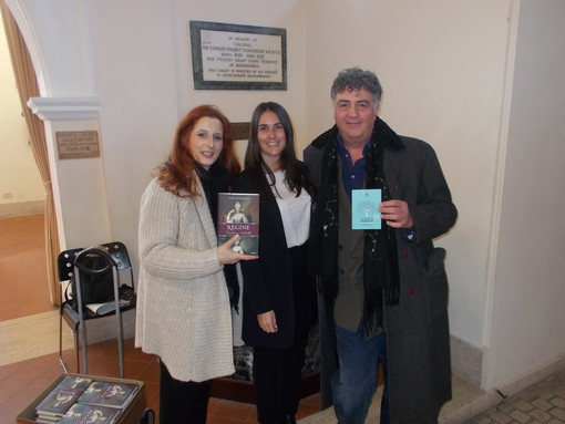 Bordighera: in tanti oggi all'ex Anglicana alla presentazione del libro 'Regine Carolina e Antonietta' (Foto) Bordighera: in tanti oggi all'ex Anglicana alla presentazione del libro 'Regine Carolina e Antonietta' (Foto)
