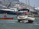 Sanremo: barca a vela incagliata di fronte alla spiaggia dell'Arenella, equipaggio in salvo (Foto)