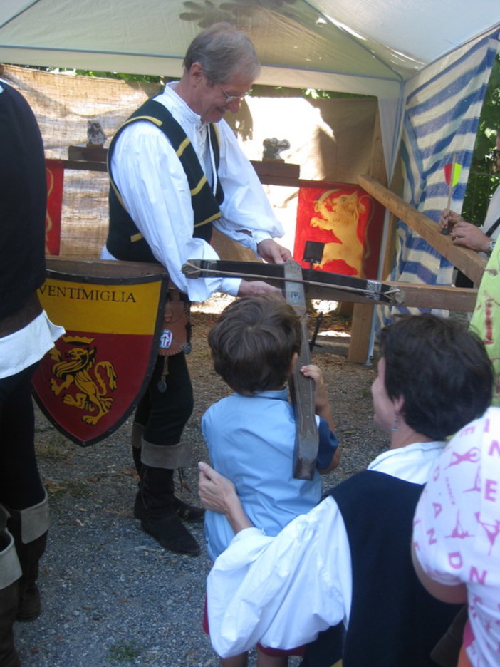 Bajardo: lunedì scorso grande festa con i balestrieri di Ventimiglia Bajardo: lunedì scorso grande festa con i balestrieri di Ventimiglia