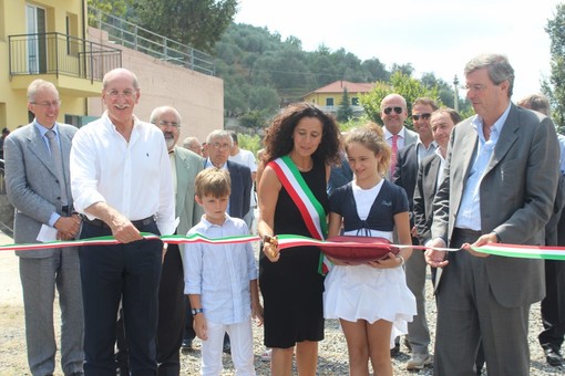 Chiusanico: inaugurato il nuovo centro sportivo alla presenza del presidente della Regione Claudio Burlando