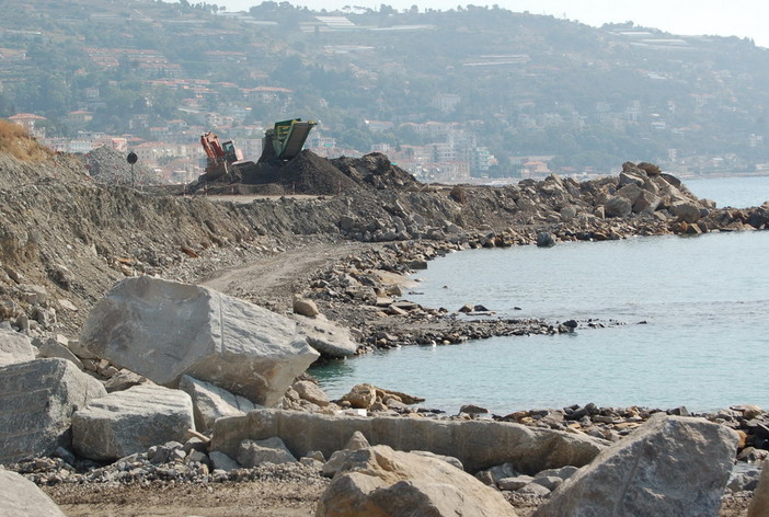 Ospedaletti: i tre Comitati rispondono a Crespi "Noi tre rappresentiamo 2.000 firme!" Ospedaletti: i tre Comitati rispondono a Crespi "Noi tre rappresentiamo 2.000 firme!"