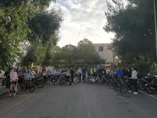Cultura, ambiente e territorio nella 'biciclettata' del 'Liceo Aprosio' di Ventimiglia per una giornata diversa
